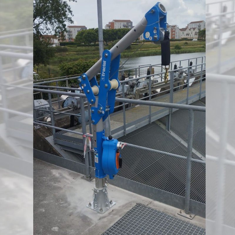 Macara pivotanta de coborare/ridicare TRACTEL Davitrac 18m, max. 500kg, fixare pe placa