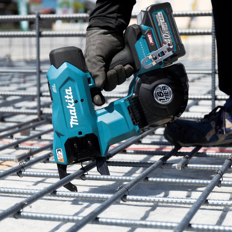 Masina de legat fier-beton Makita TR001GZ, 40V XGT, 2x4Ah, incarcator rapid DC40RA, 128 role sarma 1.6mmx30m 