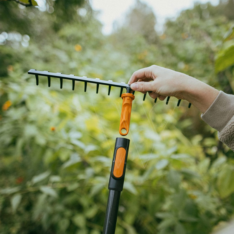 Grebla pentru sol Fiskars OneClick 41.3 cm, marime 