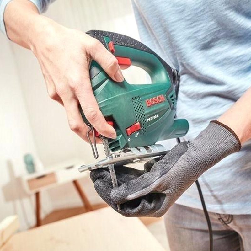 Fierastrau vertical (pendular) tip PST 700 E