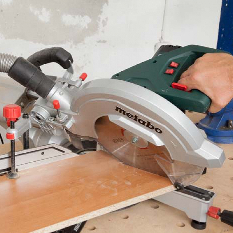 Fierastrau circular basculant cu cursa radiala / culisare METABO KGS 305M