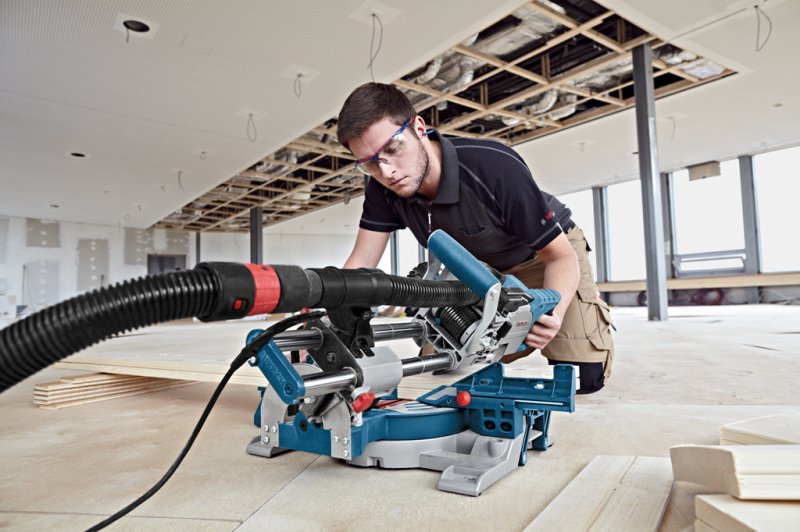 Fierastrau circular basculant cu cursa radiala tip GCM 8 SJL6.3