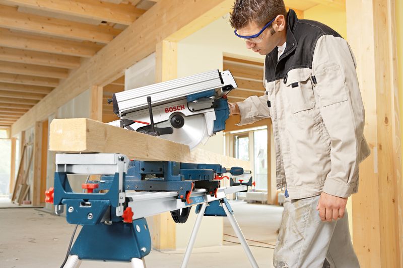 Fierastrau circular basculant si stationar tip GTM 12 JL 