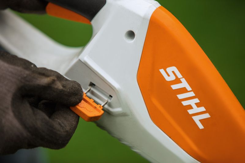 Motocoasa (trimmer) cu acumulator integrat, Stihl, tip FSA45