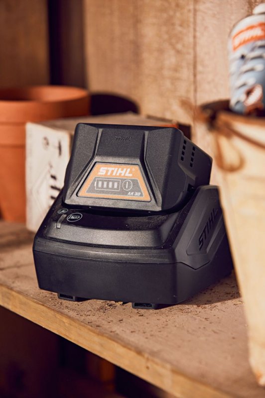 Incarcator Stihl, tip AL101, compatibil cu acumulatorii AP si AK
