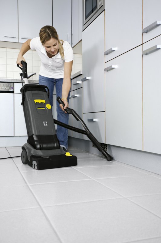 Masina de curatat pardoseli cu perie, Karcher BR 30/4 C Adv