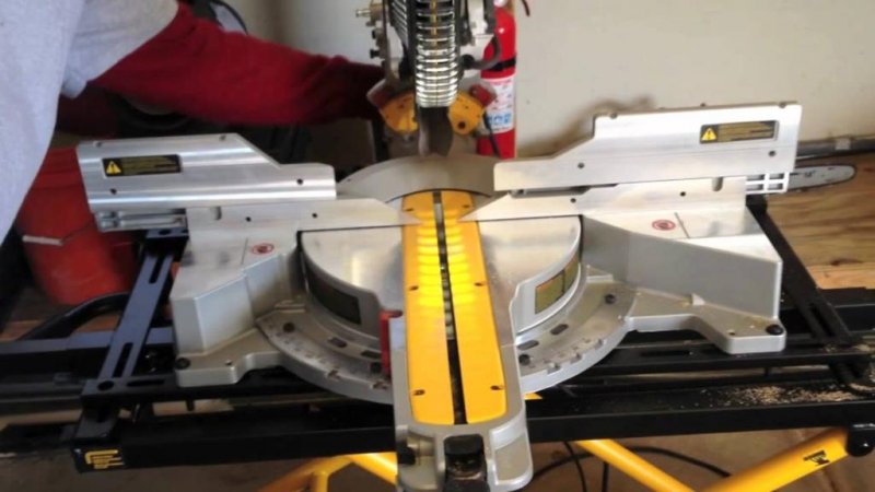 Fierastrau circular combinat de masa cu XPS tip DWS780-QS