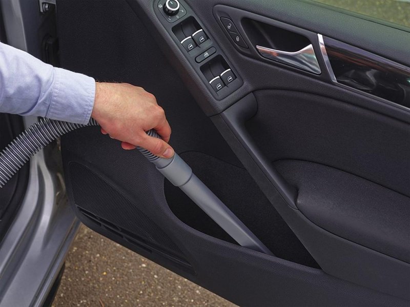 Aspirator pentru masina Black&Decker DUSTBUSTER 12V-DC cu accesorii