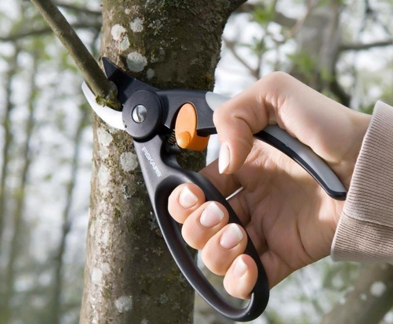 Foarfeca cu garda de protectie, tip FingerLoop P44, Fiskars