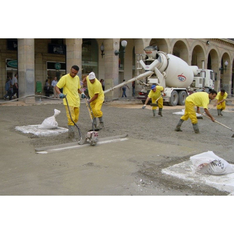 Rigla vibranta cu motor termic, 4m, ENAR QXH4000