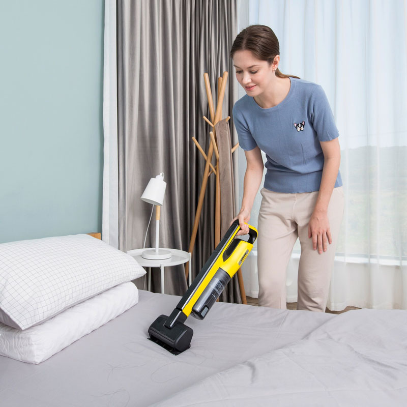 Aspirator vertical cu acumulatori Karcher, tip VC4s Plus Cordless (yellow)