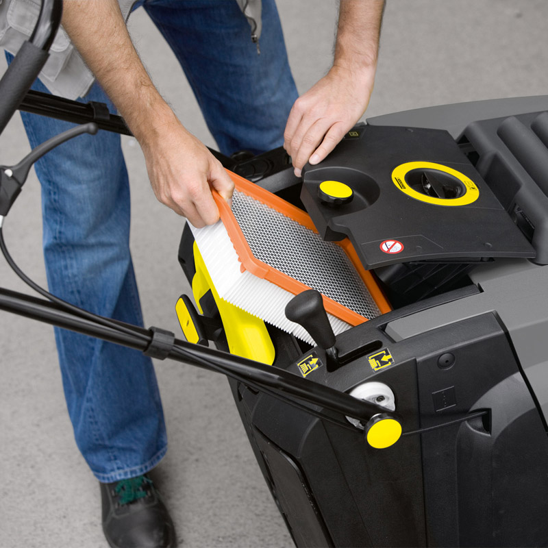 Masina de maturat - aspirat cu acumulatori KM 75/40 W Bp Pack, autotractare