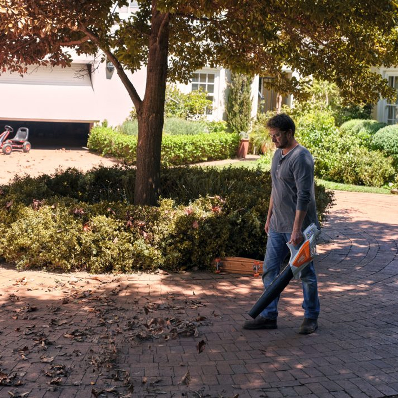 Suflanta cu acumulatori 36V, Stihl BGA57, sistem AK