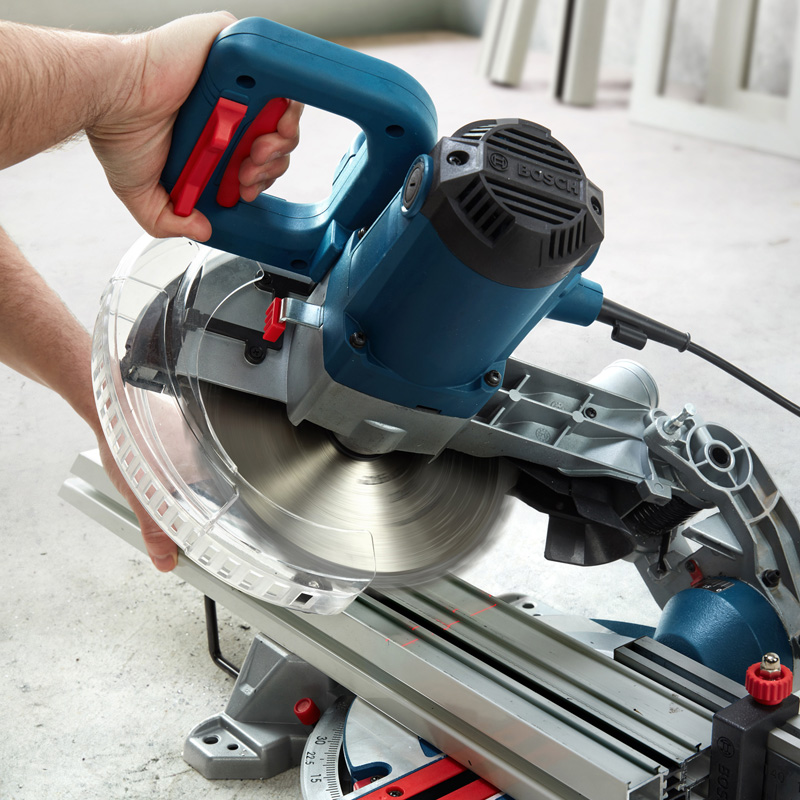 Fierastrau circular basculant tip GCM 216 Professional