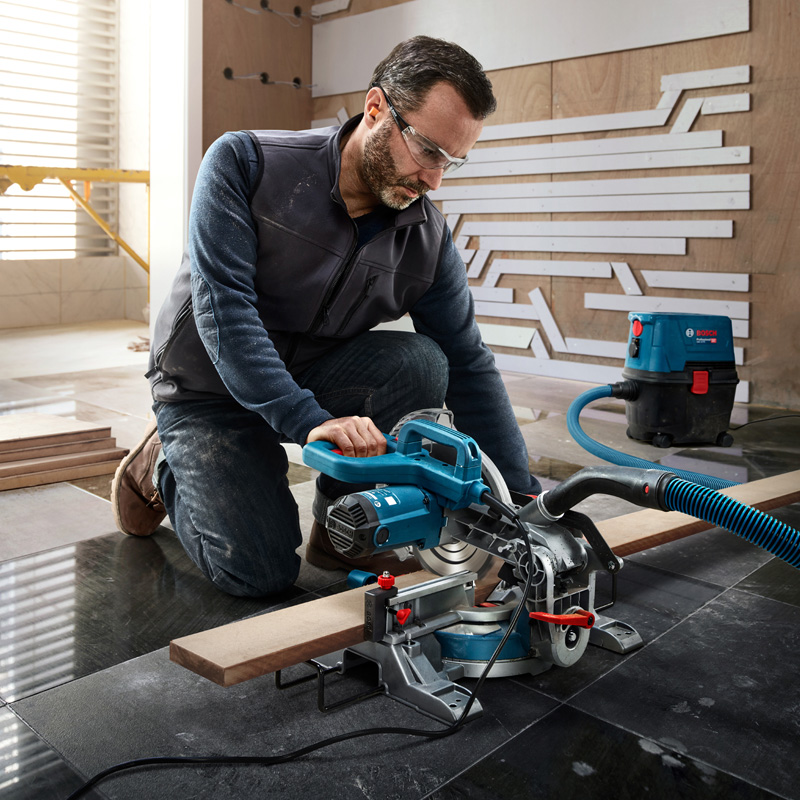 Fierastrau circular basculant tip GCM 216 Professional