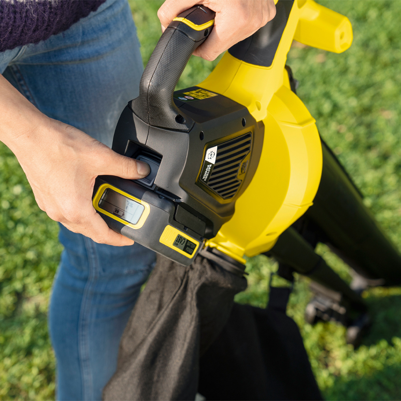 Aspirator cu suflanta compatibil cu acumulatori 18V, 5.0Ah, Karcher, tip BLV18-200