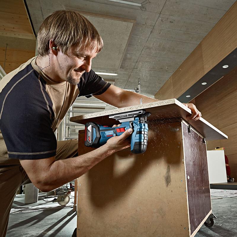 Fierastrau vertical (pendular) cu acumulatori 18V, 4 Ah, tip GST 18 V-LI S