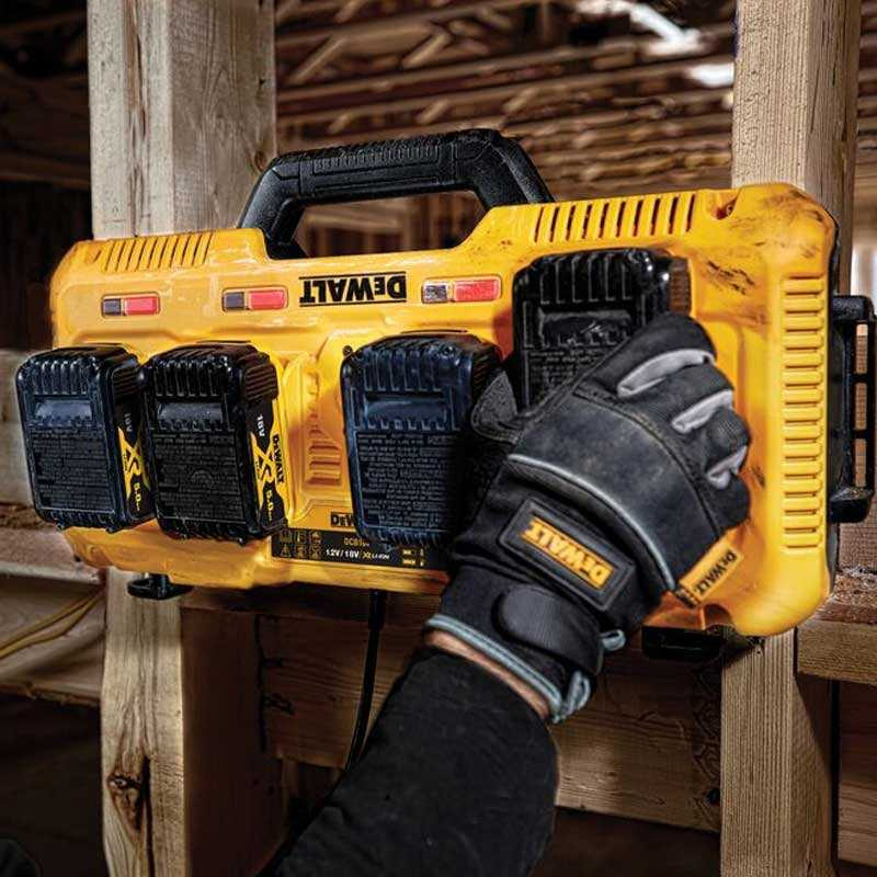 Incarcator rapid 4 porturi DEWALT, XR 10.8 - 14 - 18V si Flexvolt 54V, 8A