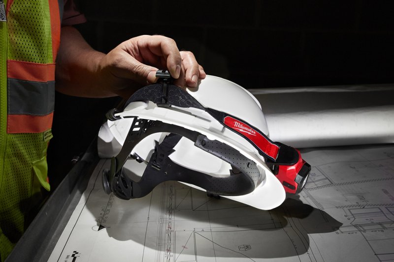 Lampa de frunte (lanterna) Milwaukee cu acumulatori, LED, tip L4HL-301