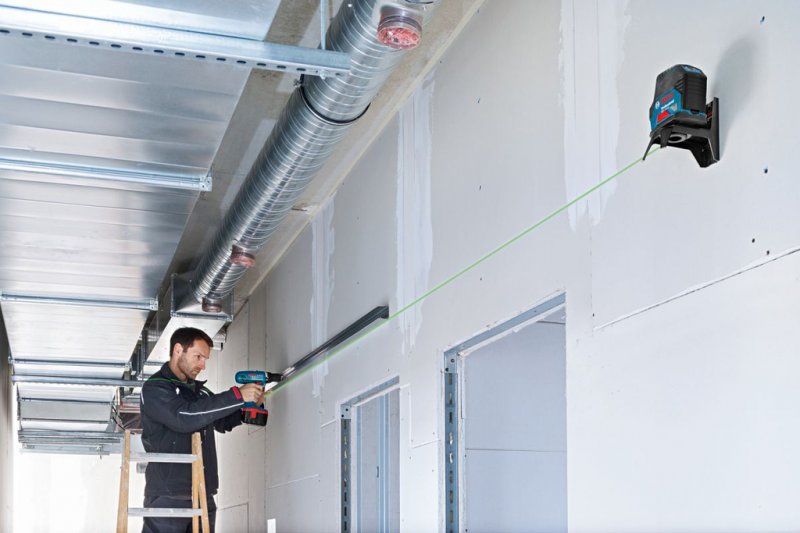 Nivela laser cu linii si puncte Bosch, tip GCL 2-15G cu suport rotativ RM1