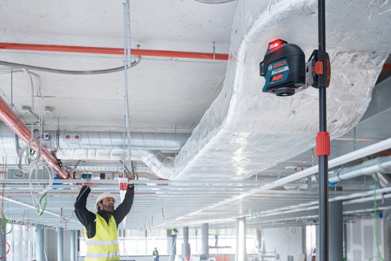 Nivela laser cu linii Bosch, tip GLL 3-80C cu stativ BT150