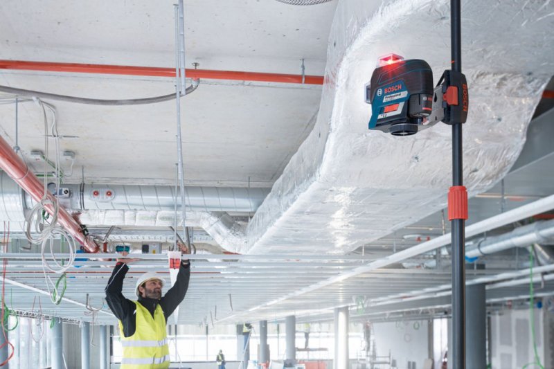 Nivela laser cu linii Bosch, tip GLL 3-80C cu suport BM1 si L-BOXX