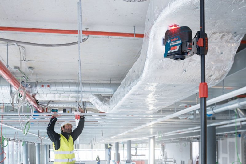 Nivela laser cu linii Bosch, tip GLL 3-80C cu suport BM1, acumulator 12V, 2Ah, incarcator  si L-BOXX