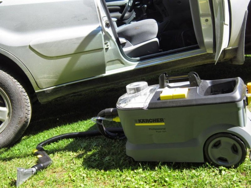 Aspirator cu spalare profesional, Karcher PUZZI 10/1