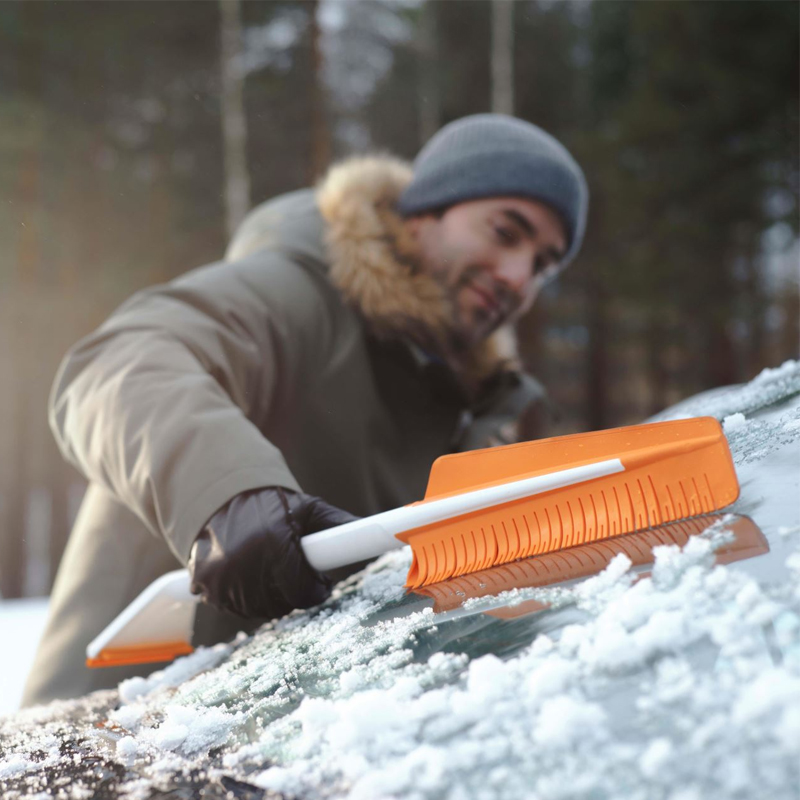 Perie si racleta pentru gheata, 670mm, 221g, Fiskars SnowXpert