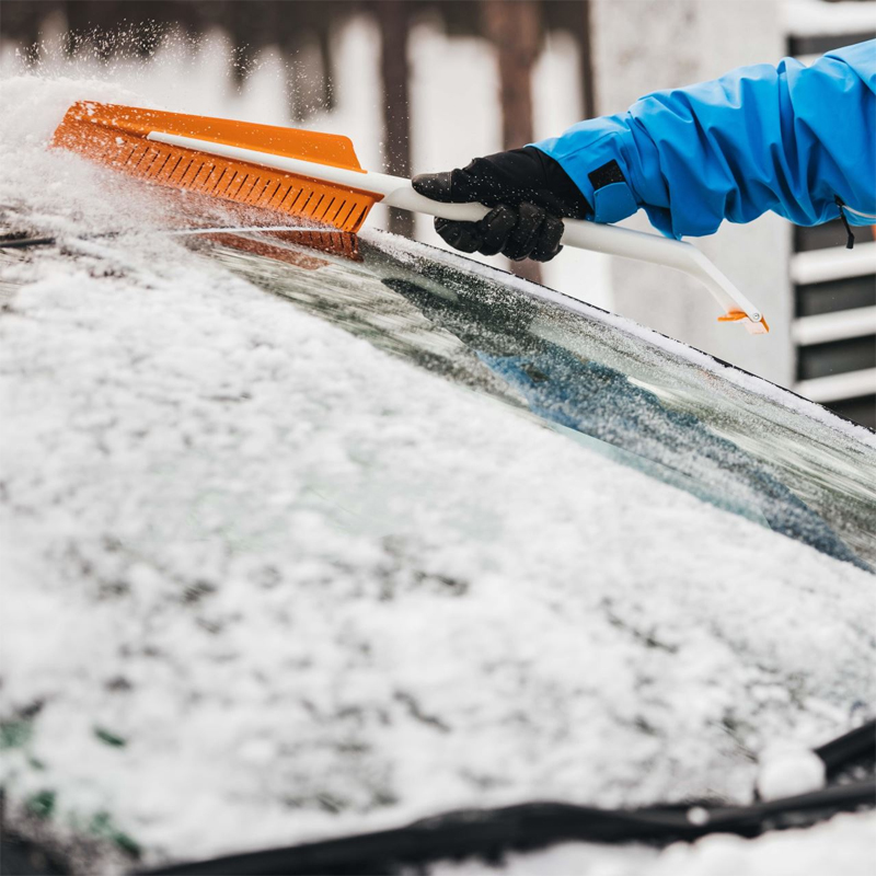 Perie si racleta pentru gheata, 670mm, 221g, Fiskars SnowXpert