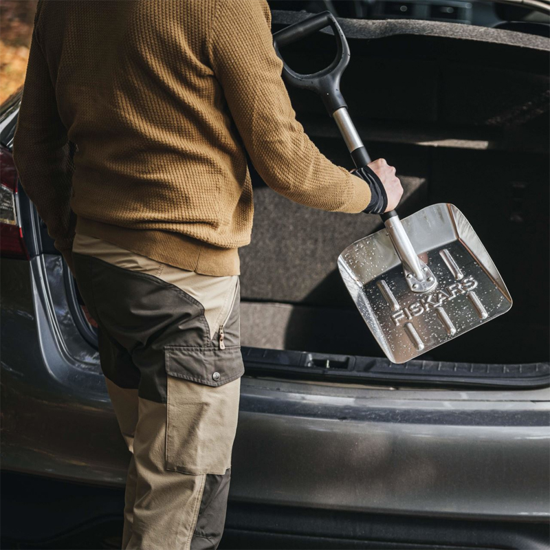 Lopata pentru masina 715mm, 630g, Fiskars SnowLight