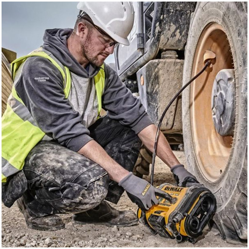 Compresor auto cu alimentare tripla (12V-auto/220V/acumulator 18V), 11 bar, 0.6 l/min, SOLO, DeWALT DCC018N-XJ