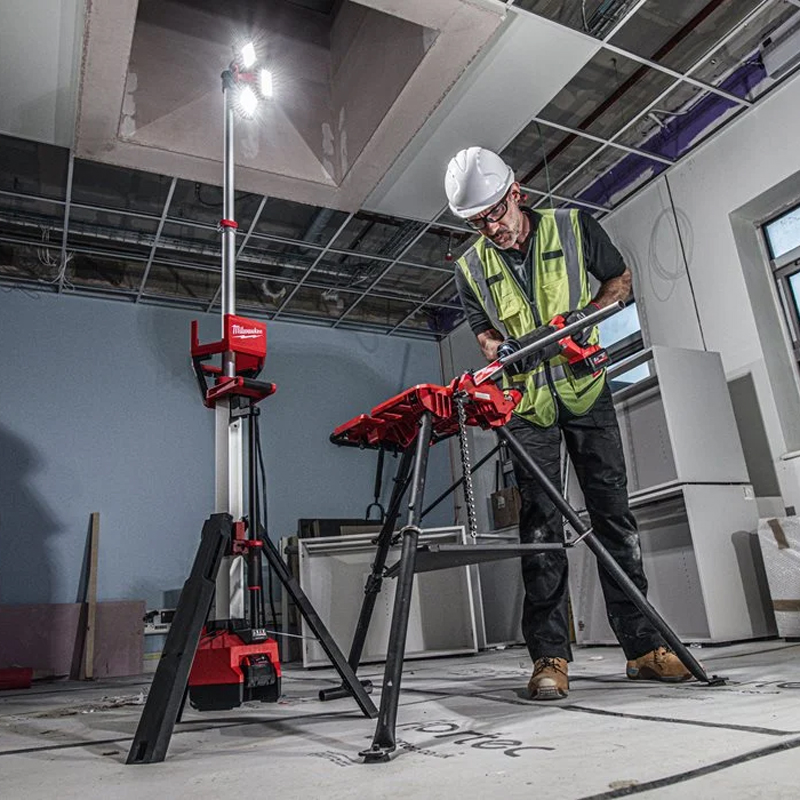 Proiector cu trepied Milwaukee M18HOSALC-0 - 3 capete, pentru acumulatori 18V, SOLO