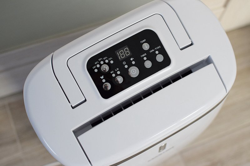 Dezumidificator pentru casa si birou, 20l/24h, Master, tip DH720