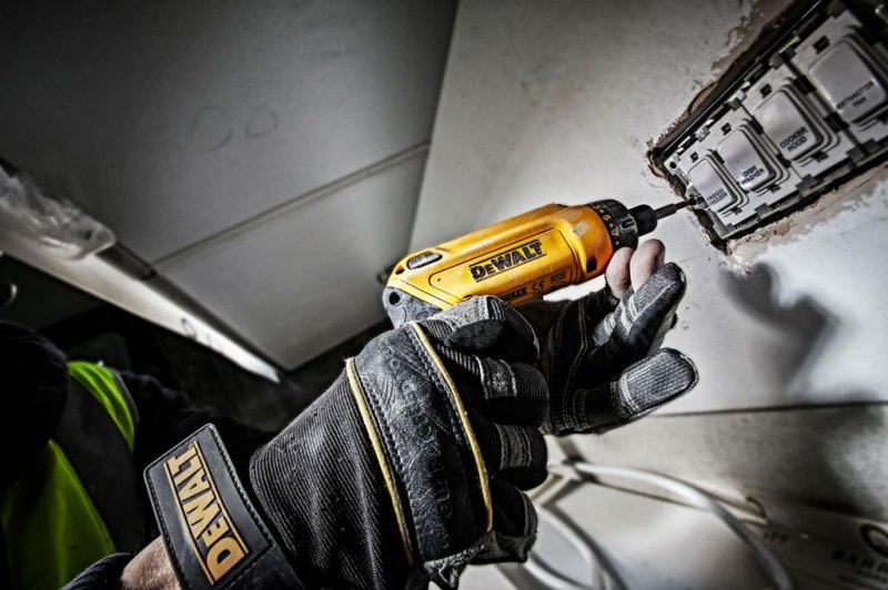 Surubelnita cu acumulator cu senzor de miscare, 7.2V 1.0Ah, DeWalt DCF680G2-QW