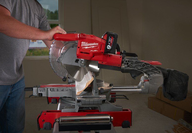 Fierastrau circular stationar cu acumulator 18V, SOLO, tip M18FMS254-0