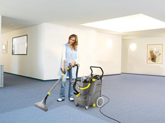 Aspirator cu spalare profesional Karcher PUZZI 30/4