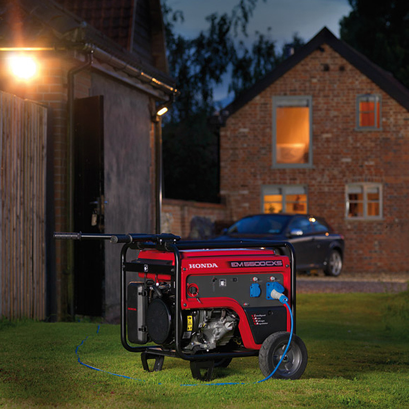 Generator de curent monofazat, pornire electrica, 5.5 kW, tip EM5500CXS2, AVR, Kit transport