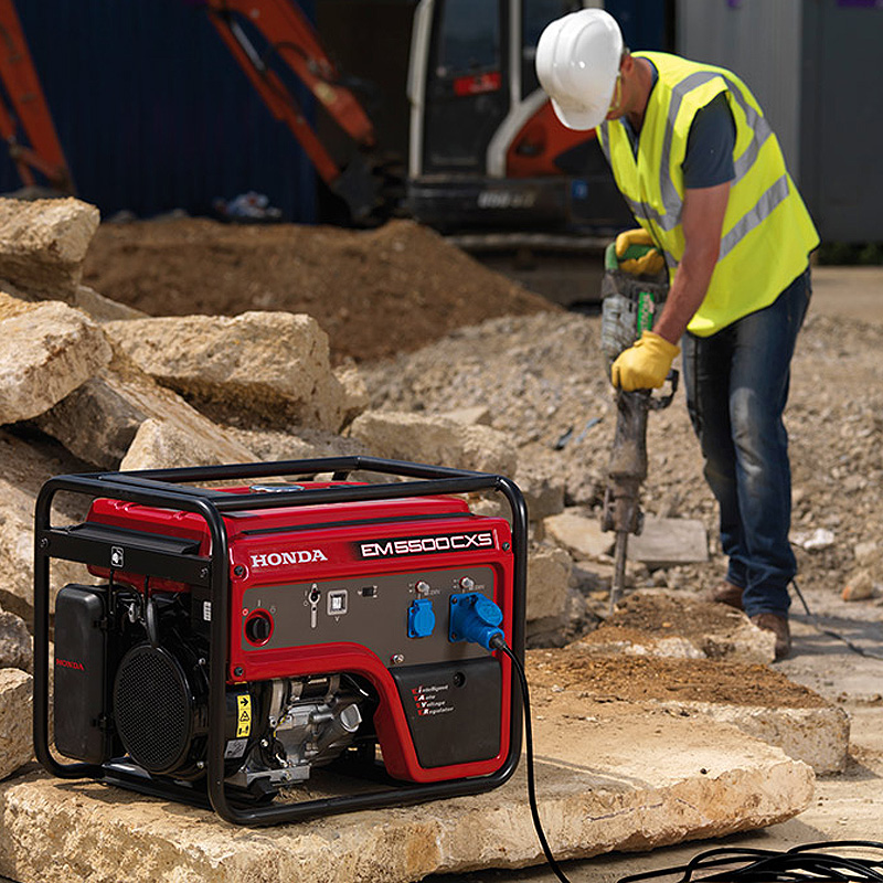 Generator de curent monofazat, pornire electrica, 5.5 kW, tip EM5500CXS2, AVR, Kit transport