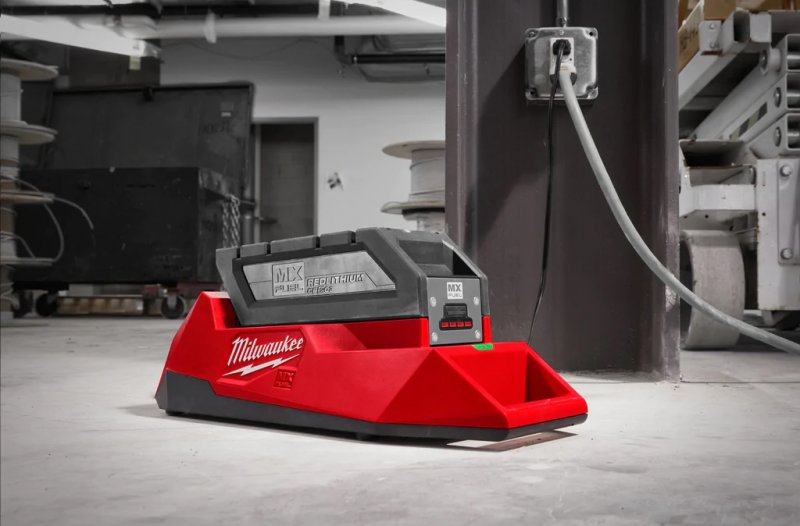 Incarcator Milwaukee MX FUEL™, tip MXFC