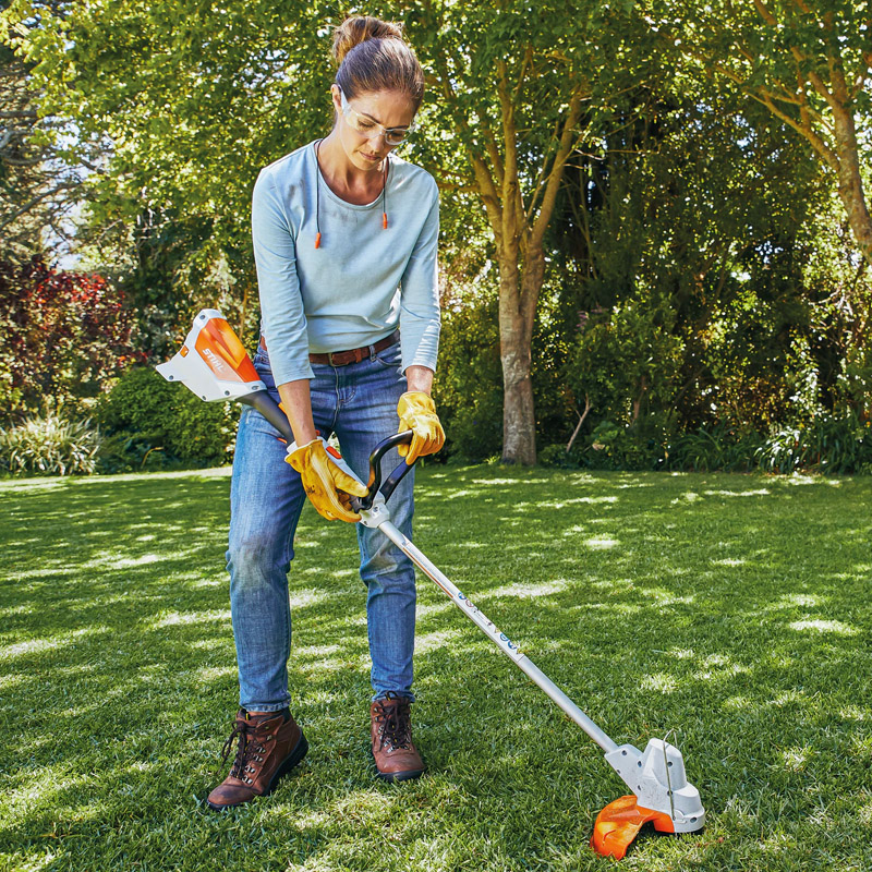 Motocoasa (trimmer) cu acumulator 36V, Stihl, tip FSA57 Set, sistem AK