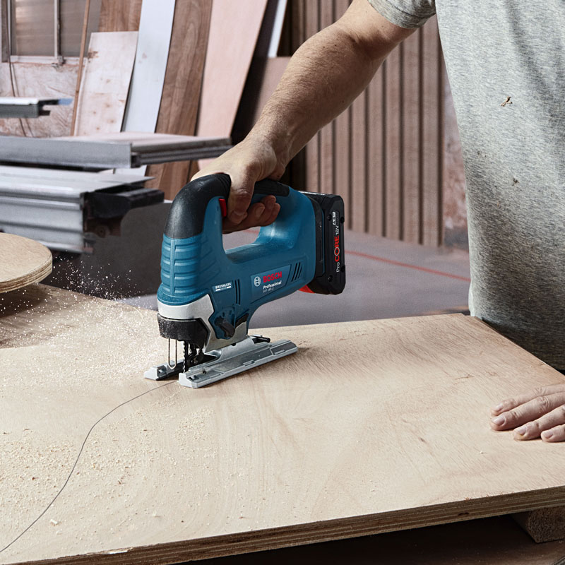 Fierastrau vertical (pendular) cu acumulator Li-ION 18V, 4 Ah, tip GST 185-LI