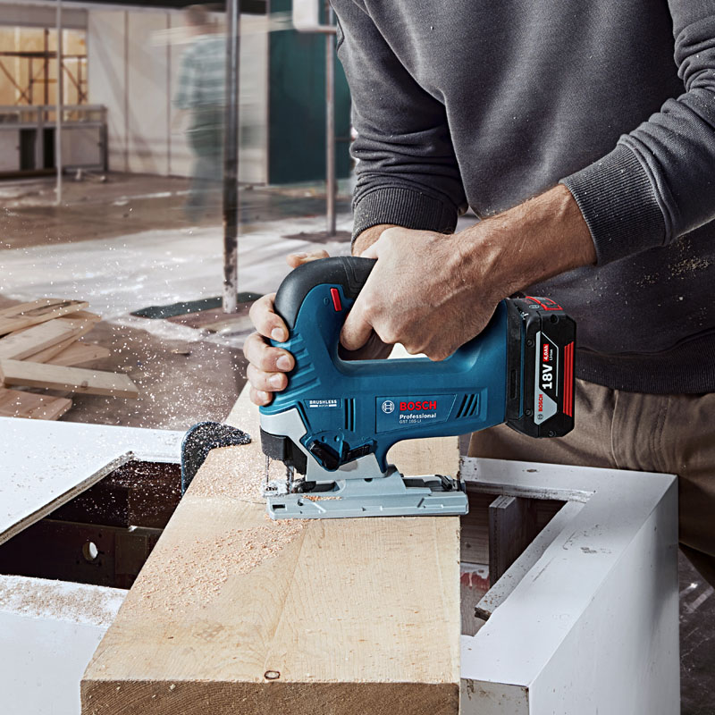 Fierastrau vertical (pendular) cu acumulator Li-ION 18V, 4 Ah, tip GST 185-LI