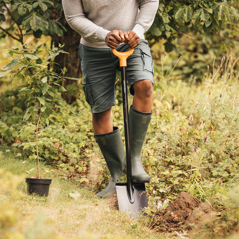 Cazma metalica ascutita pentru sapat si aerat, tip Solid™, Fiskars