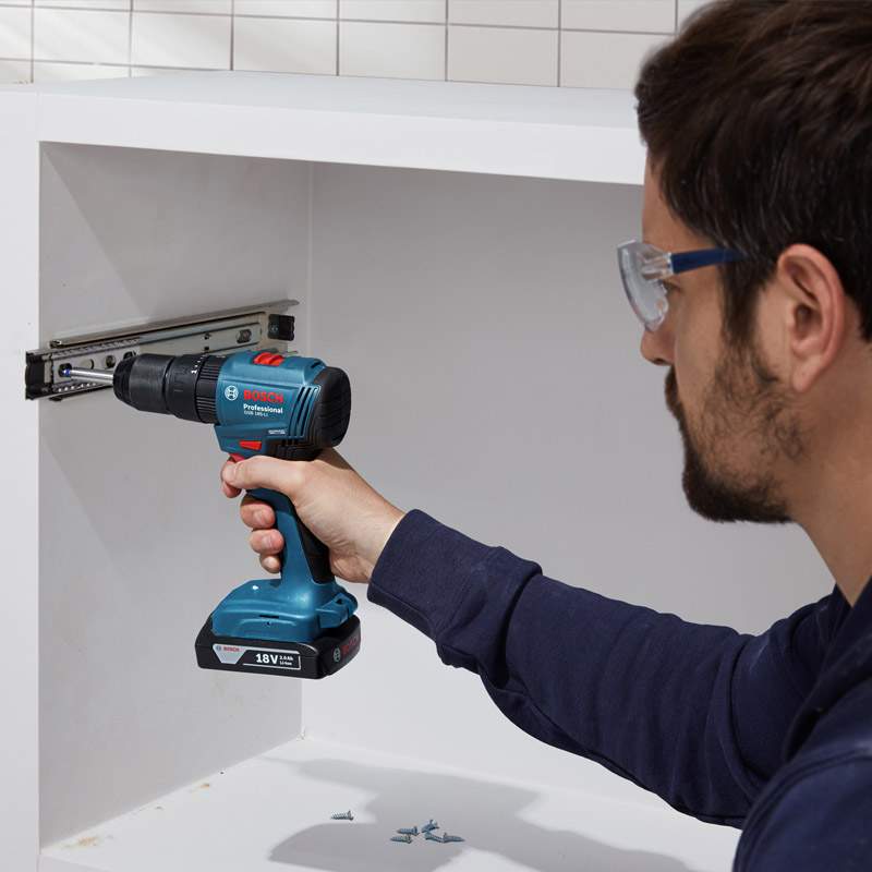 Masina de gaurit/insurubat profesionala cu percutie si 2 acumulatori 18V 2.0 Ah Bosch GSB 185-LI, 50 Nm