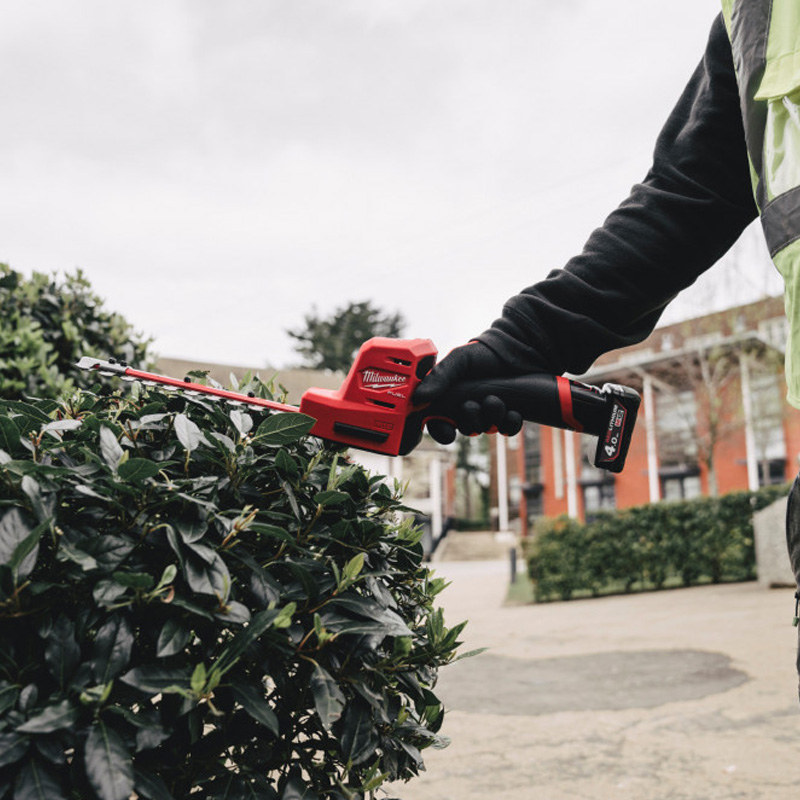 Foarfeca de tuns gard viu 20cm, 2x4Ah, 12V, tip M12 FHT20-402