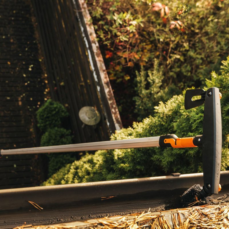 Curatator pentru jgheaburi, 340 mm, 340 g, Fiskars QuikFit