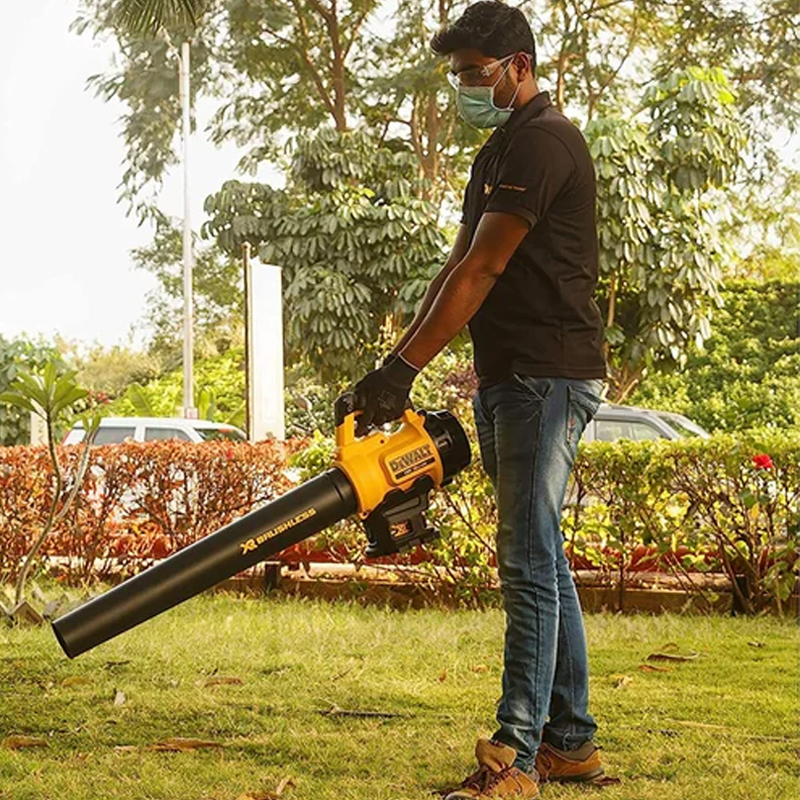 Suflanta DeWALT cu acumulatori XR 18V, tip DCM562PB QW