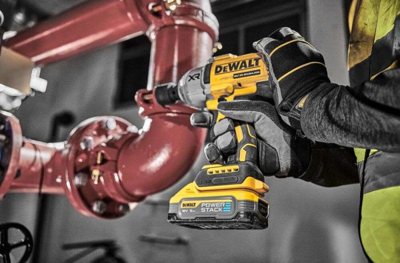 Masina de insurubat cu impact cu 2 acumulatori Powerstack 18V 5.0Ah, DeWalt DCF900H2T-QW