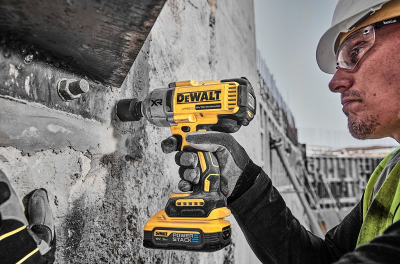 Masina de insurubat cu impact cu 2 acumulatori Powerstack 18V 5.0Ah, DeWalt DCF900H2T-QW